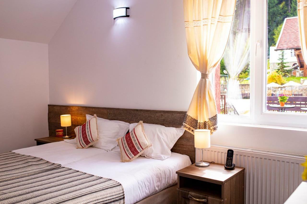 Hotel Floare De Colt Mînăstirea Humorului Zewnętrze zdjęcie