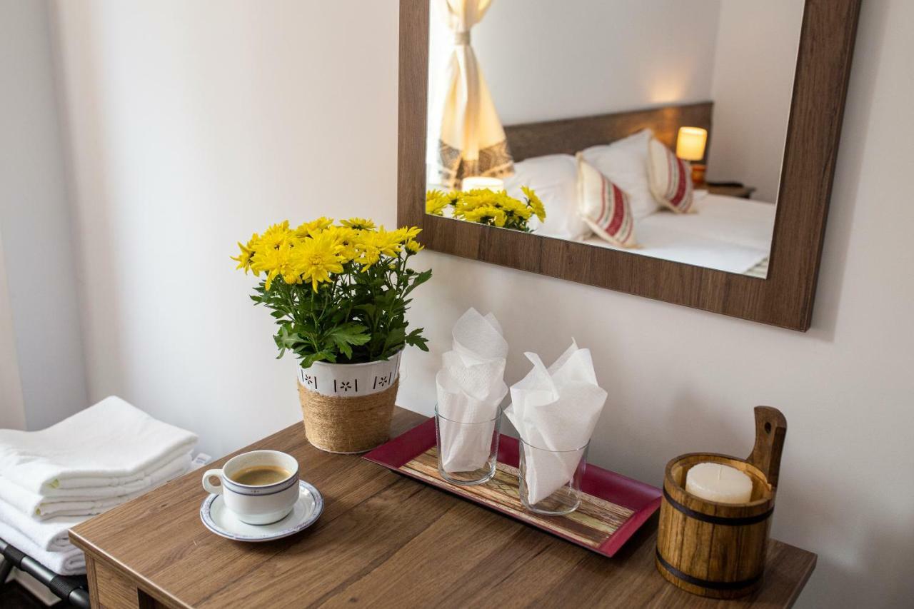 Hotel Floare De Colt Mînăstirea Humorului Zewnętrze zdjęcie
